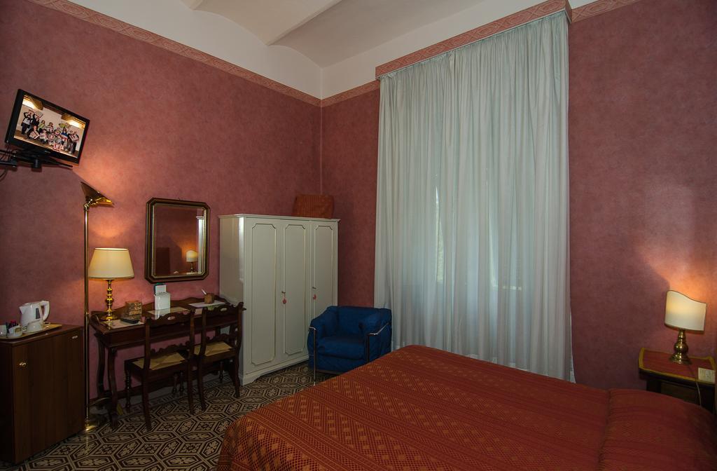 Hotel Rex Lukka Zewnętrze zdjęcie